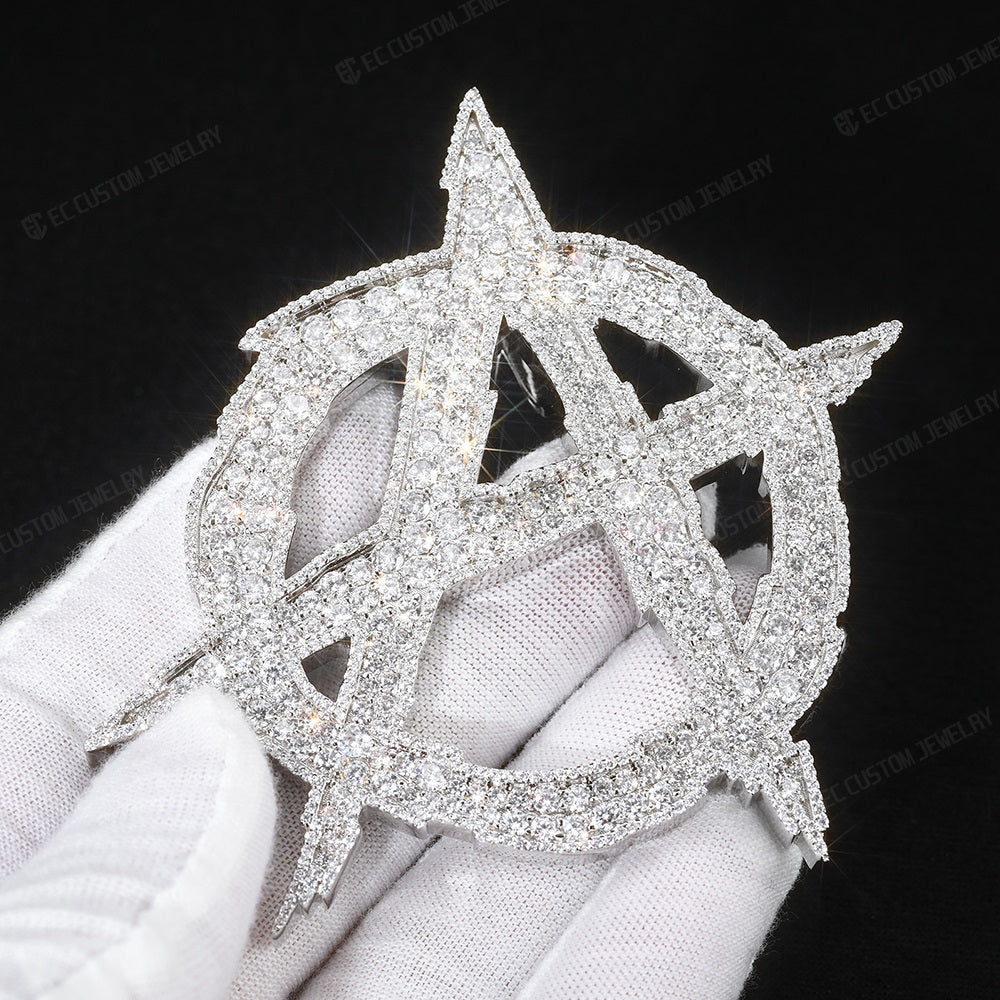 Anarchy label pendant moissanite