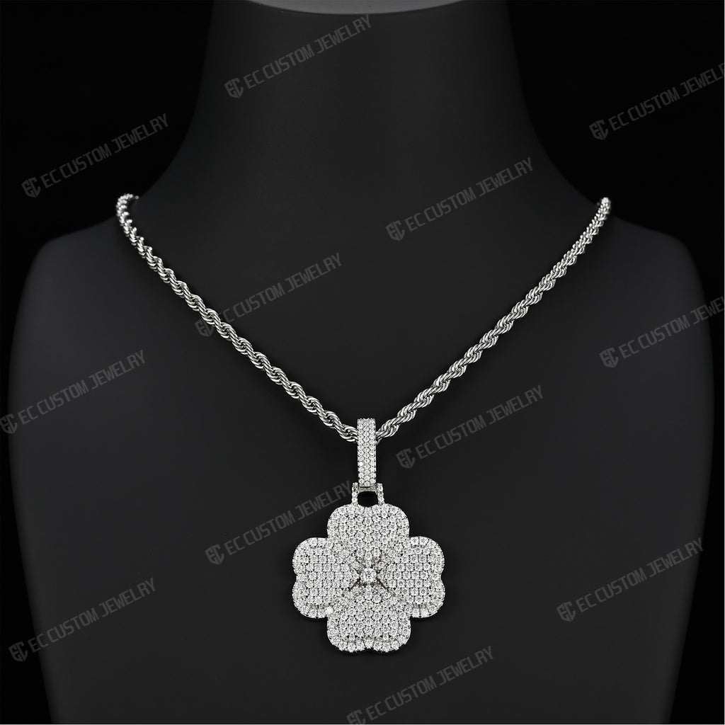 Iced Out Clover Pendant VVS Moissanite Four-Leaf Pendant