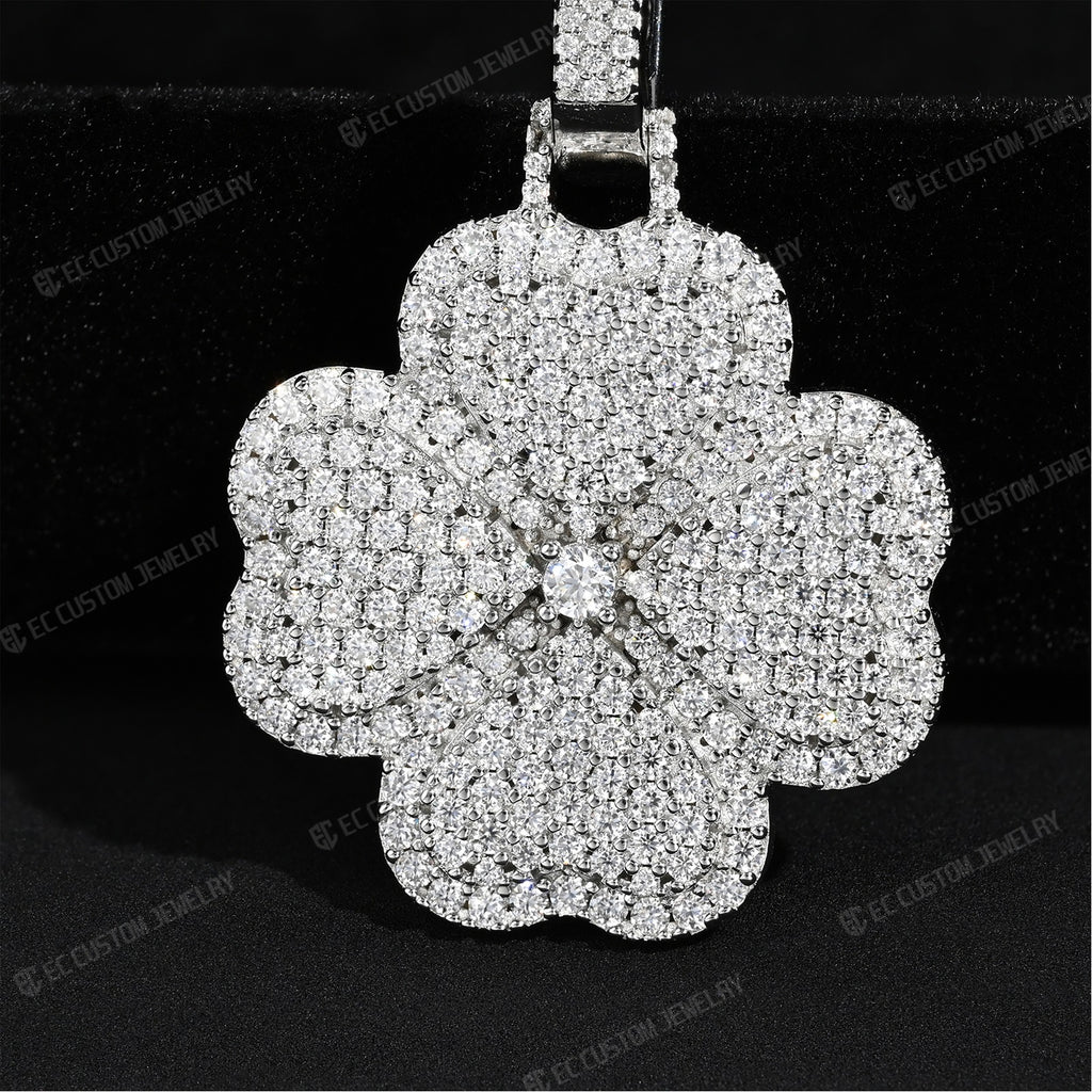 Iced Out Clover Pendant VVS Moissanite Four-Leaf Pendant